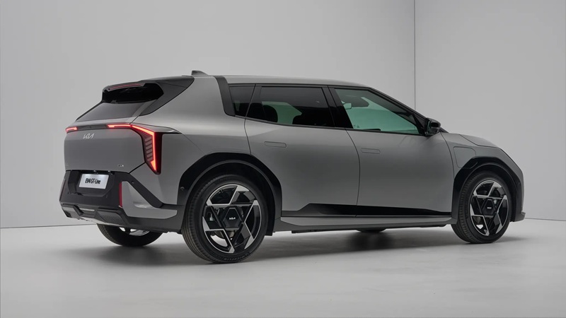 Электроседан Kia EV4 оснастили всесезонными шинами Hankook iON Evo AS