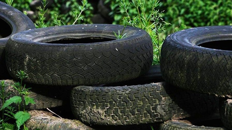Ikon Tyres опросила водителей о том, куда они девают старые покрышки
